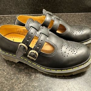 Dr. Martens women’s 8065 leather Mary Jane shoes women’s size 10